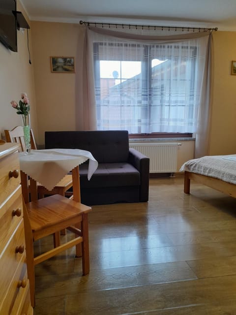 Photo of the whole room, Seating area