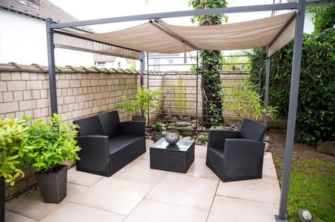Garden, Seating area, Garden view