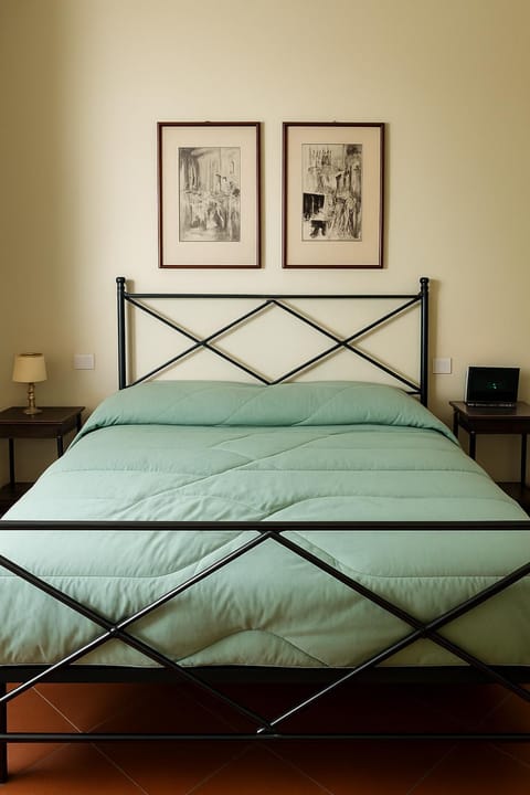 L'orologio matto House in Marina di Carrara