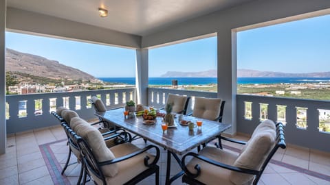 Natural landscape, View (from property/room), Balcony/Terrace, Seating area, Dining area, Mountain view, Sea view