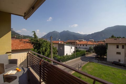 Balcony/Terrace, Mountain view