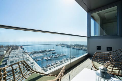 Day, View (from property/room), Balcony/Terrace, Seating area, City view, Sea view