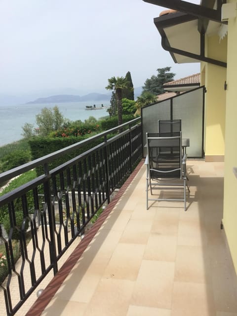 CASA COSTA AL SOLE APARTMENT 2 Apartment in Lake Garda