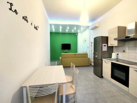 TV and multimedia, Kitchen or kitchenette, Living room, Dining area
