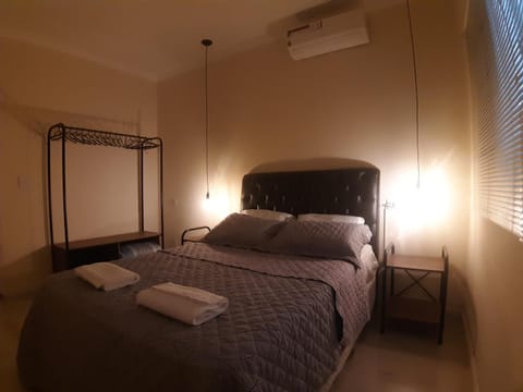 Bed, Bedroom, air conditioner