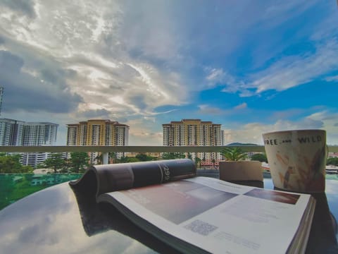 Balcony/Terrace, City view, Lake view, Street view