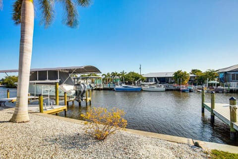 Heated Pool and Lanai Matlacha Isles Getaway House in Matlacha Isles