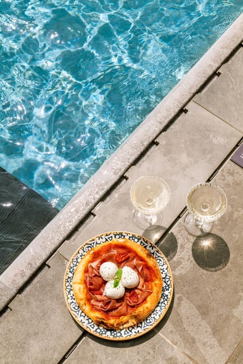 Food and drinks, Swimming pool