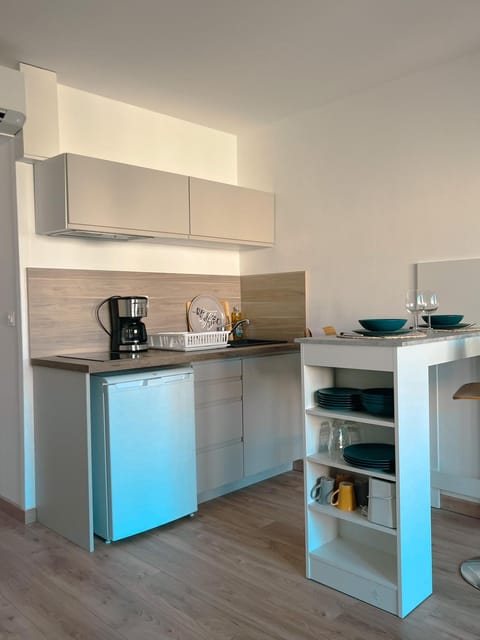 Kitchen or kitchenette, Dining area, pet friendly, stove, toaster