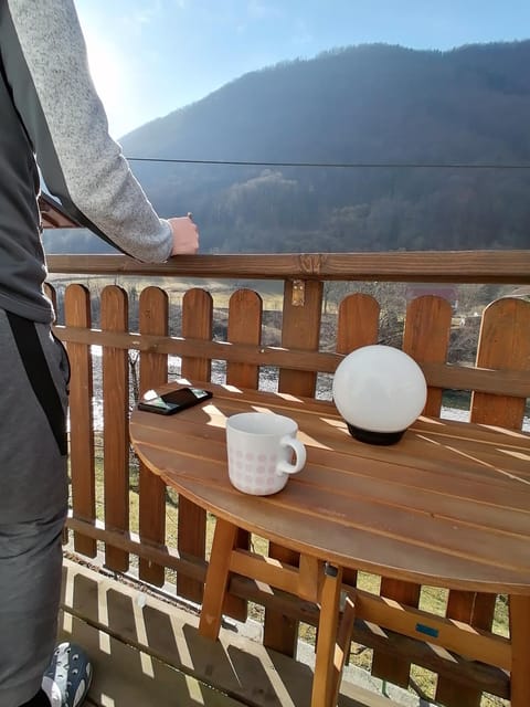 Balcony/Terrace, Mountain view, River view