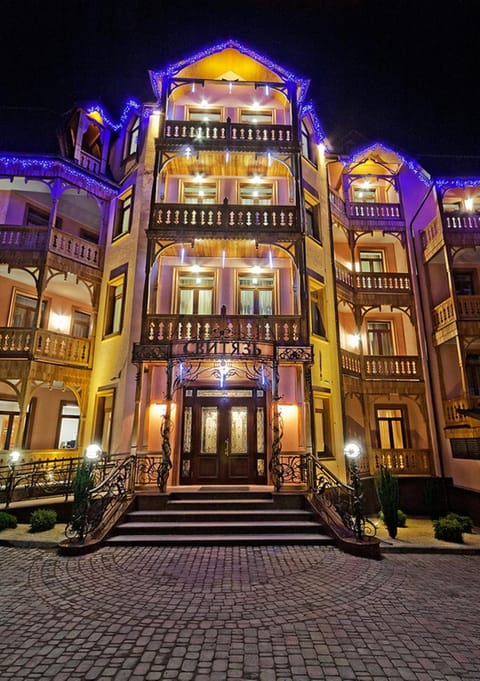 Facade/entrance, Night