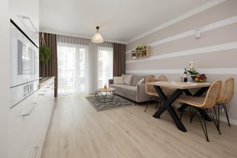 TV and multimedia, Kitchen or kitchenette, Living room, Dining area