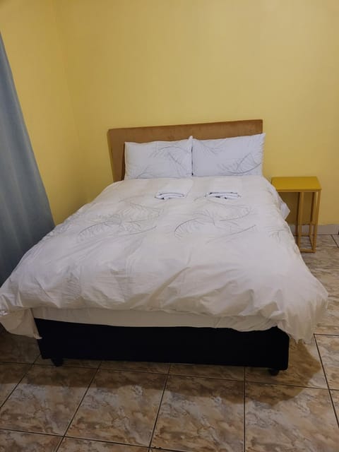 Jacmo Guest Private Rooms Bed and Breakfast in Cape Town