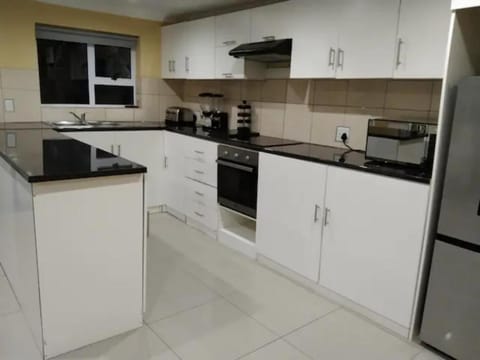 Jacmo Guest Private Rooms Bed and Breakfast in Cape Town