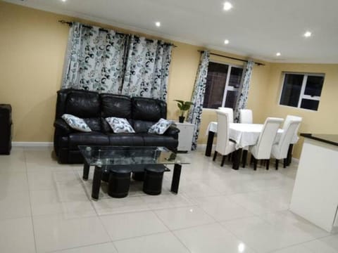 Jacmo Guest Private Rooms Bed and Breakfast in Cape Town