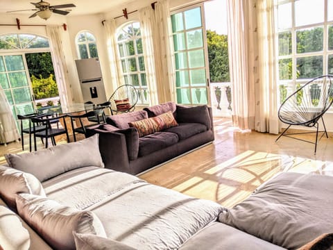 Living room, Seating area, fireplace