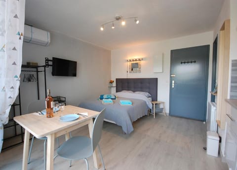 Bed, Living room, Dining area