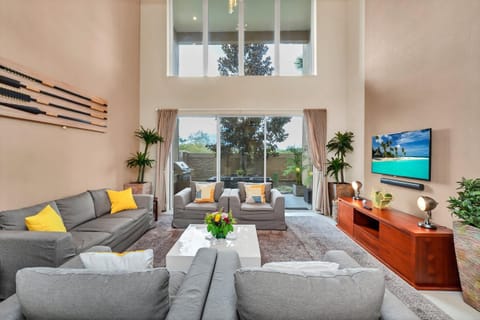 Living room, Seating area, Evening entertainment
