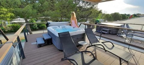Patio, Staff, Day, Natural landscape, Hot Tub, View (from property/room), Balcony/Terrace
