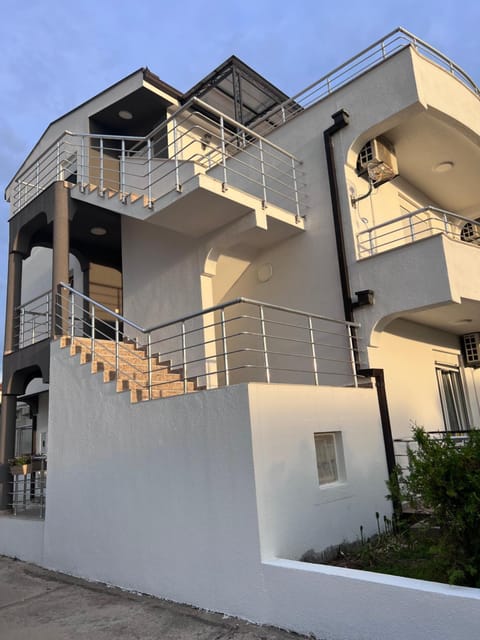 Property building, Internal: Not applicable to any particular room