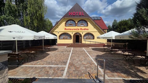 Property building, Restaurant/places to eat