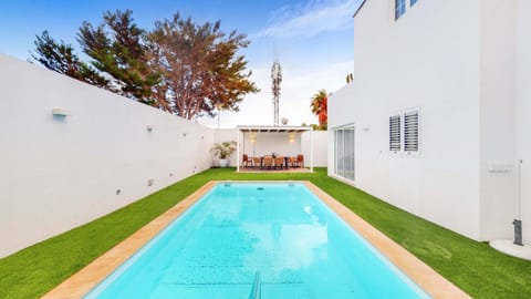 Swimming pool, Swimming pool