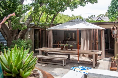 Property building, Patio, Spring, Day, Garden, Garden view