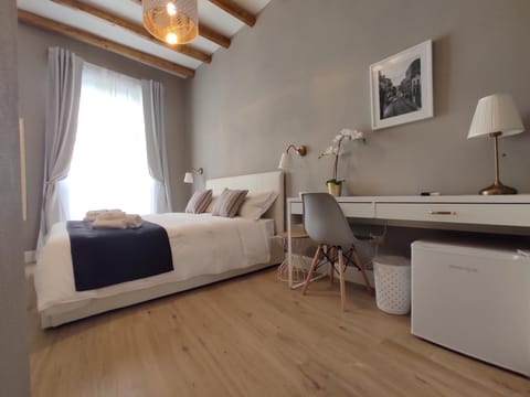 Bed, Photo of the whole room, Bedroom, hair dresser