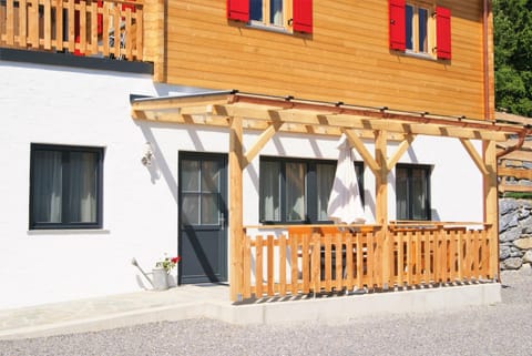Property building, Facade/entrance, Balcony/Terrace