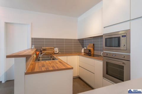 Wilcé 0102 - 3 bedrooms 8p - located Sint Idesbald gastronomic centre Apartment in De Panne