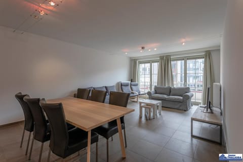 Wilcé 0102 - 3 bedrooms 8p - located Sint Idesbald gastronomic centre Apartment in De Panne
