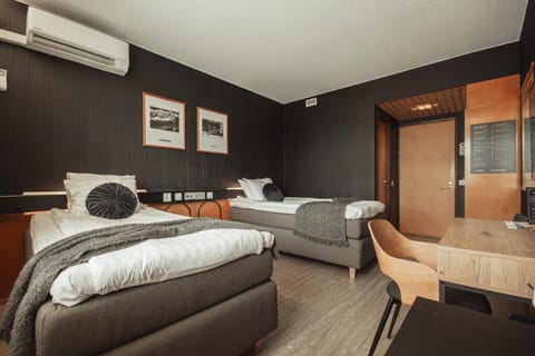 Bed, Photo of the whole room, Bedroom, wardrobe, air conditioner