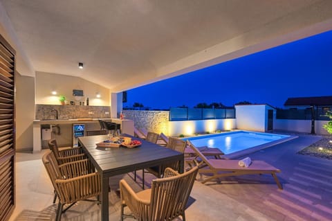 Balcony/Terrace, Swimming pool