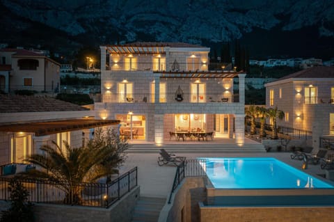 Property building, Pool view, Swimming pool