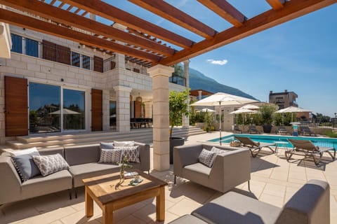 Property building, Seating area