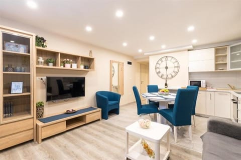 TV and multimedia, Living room, Dining area