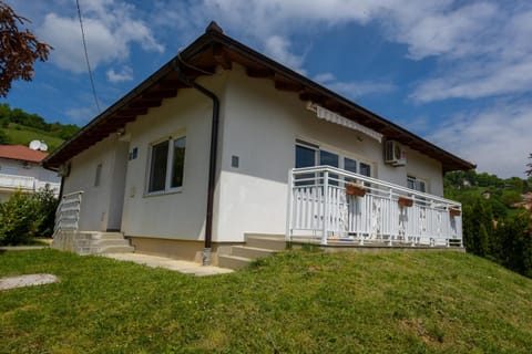 Property building, Spring, Day, Garden, Garden view
