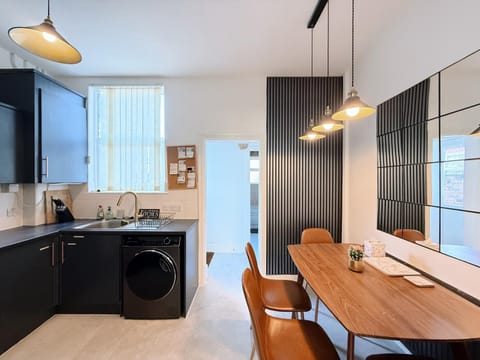 Kitchen or kitchenette, Dining area, stove, washing machine