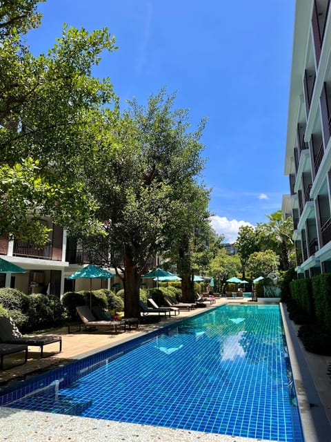 Swimming pool