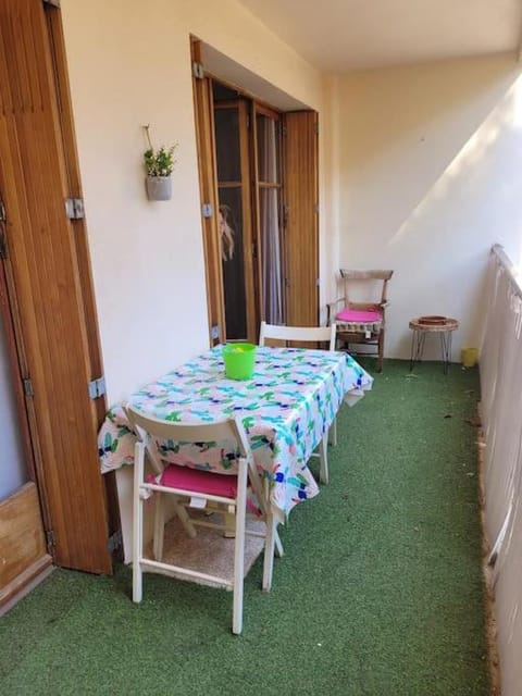 Au calme, 200m du centre T2 avec balcon et parking Apartment in Cassis