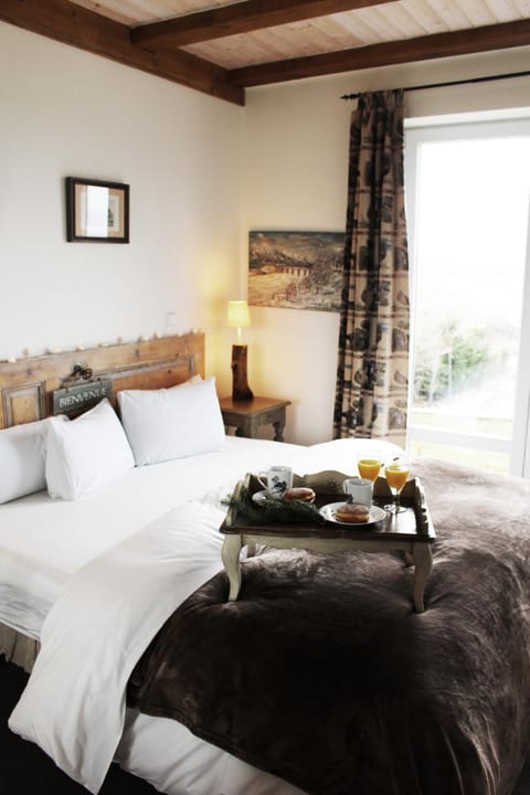 Day, Photo of the whole room, Food
