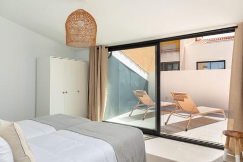 Bed, Balcony/Terrace, Photo of the whole room, Bedroom, sunbed