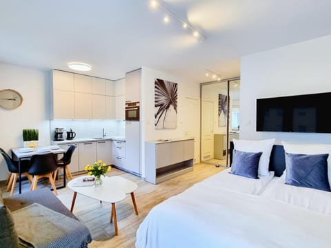 Kitchen or kitchenette, Living room, Photo of the whole room, Dining area, minibar, stove, kitchen