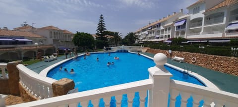 Day, People, Pool view, Swimming pool