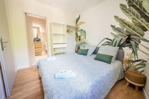 Bed, Photo of the whole room, Bedroom