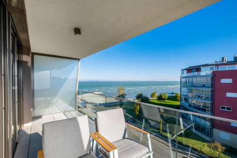 View (from property/room), Balcony/Terrace, Lake view
