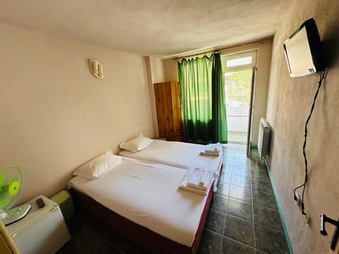 Несебър, Къща със стаи под наем с баня, тоалетна и тераса Само на 400метра от двата плажа в Несебър Vacation rental in Nessebar