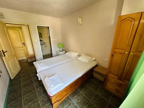 Несебър, Къща със стаи под наем с баня, тоалетна и тераса Само на 400метра от двата плажа в Несебър Vacation rental in Nessebar