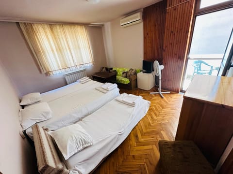 Несебър, Къща със стаи под наем с баня, тоалетна и тераса Само на 400метра от двата плажа в Несебър Vacation rental in Nessebar