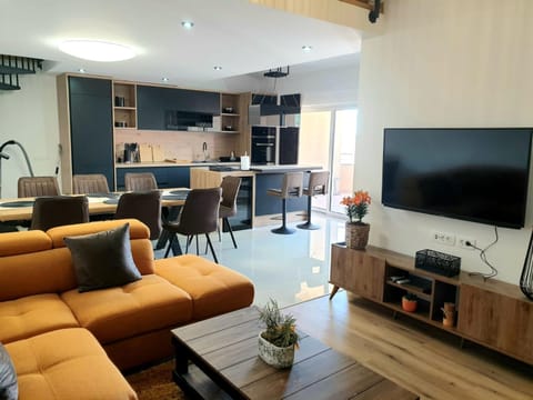 Communal lounge/ TV room, Living room, Dining area